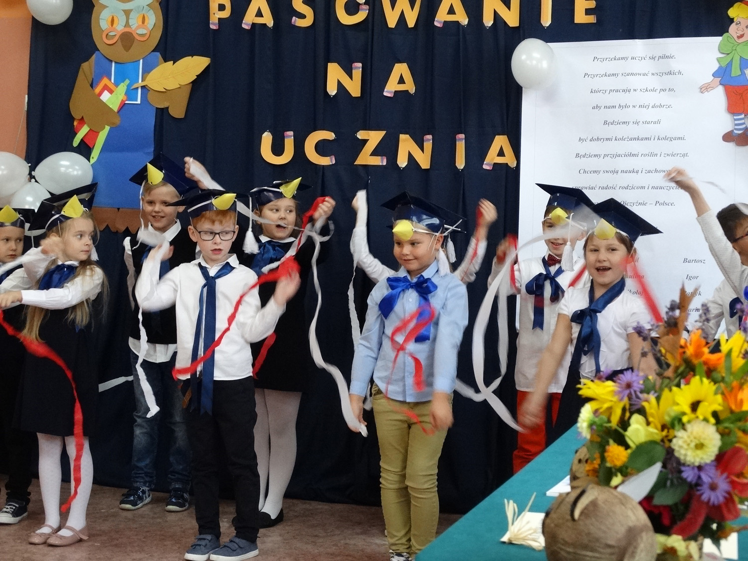 uroczystość ślubowania i pasowania pierwszaków na uczniów.